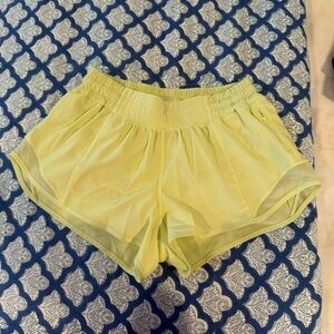 Lululemon Hotty Hot low rise shorts 2.5”